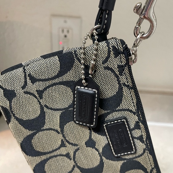 Coach Vintage 2004 Black and Tan Signature Wristlet